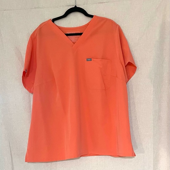 Figs Tops - Figs Women's 
Sunset Drift Catarina 
One-Pocket Scrub Top